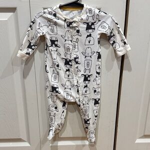 baby GAP Black and White Animal Print Footie Pajama 3-6 months